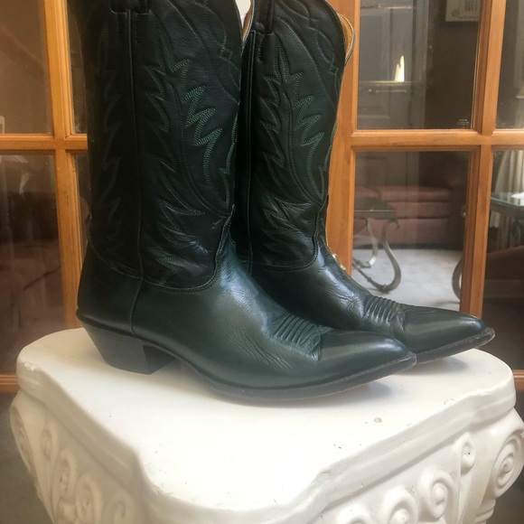 Men boots made by Locona. Color deer tanned green. Size 8 1/2 - Picture 3 of 6